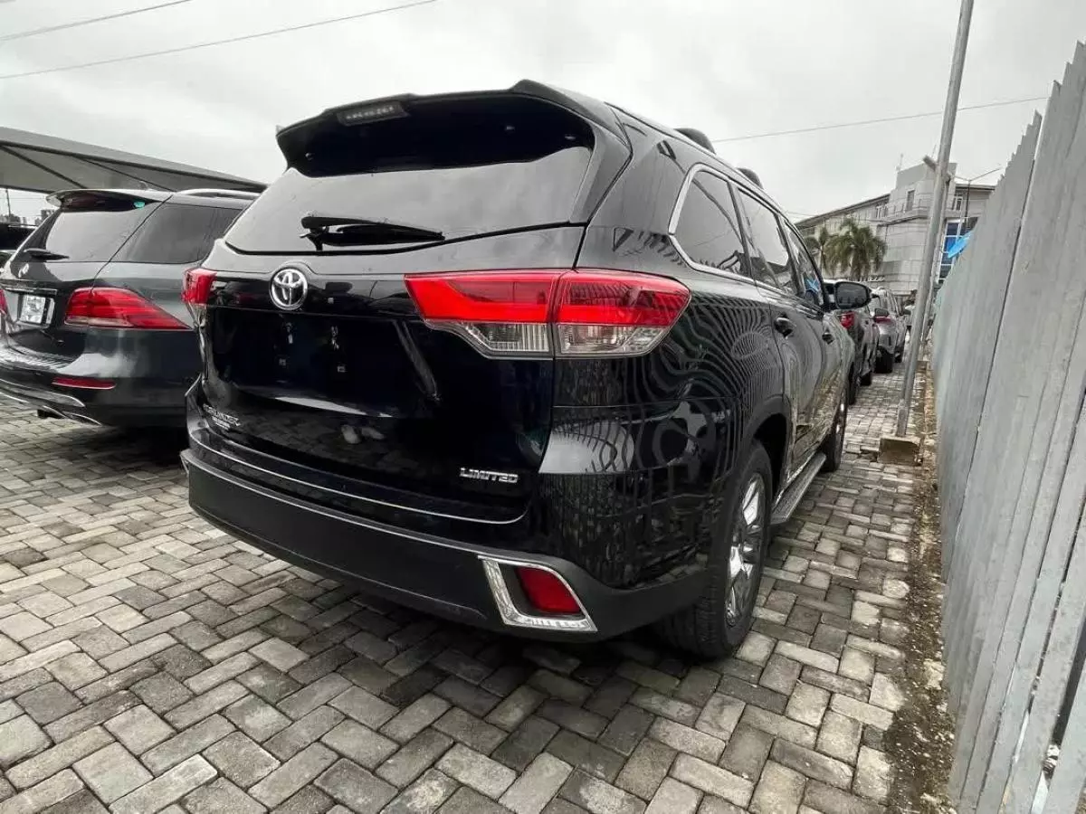 Toyota Highlander   - 2019