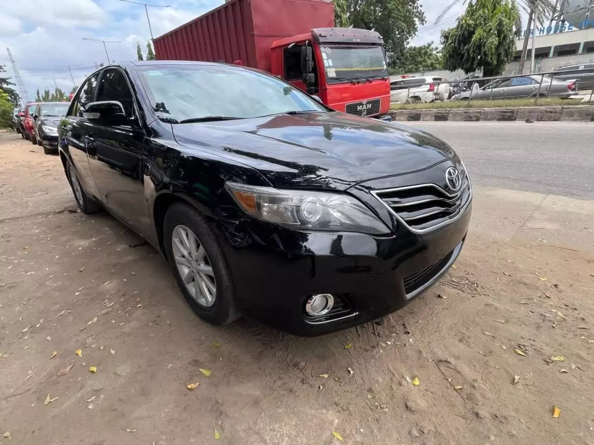 Toyota Camry   - 2010