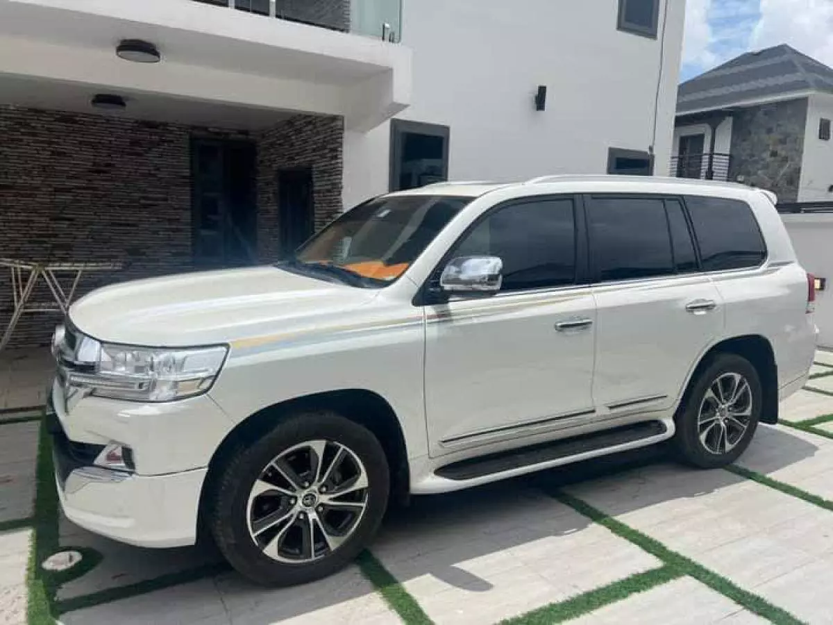 Toyota Landcruiser Vx V8    - 2019