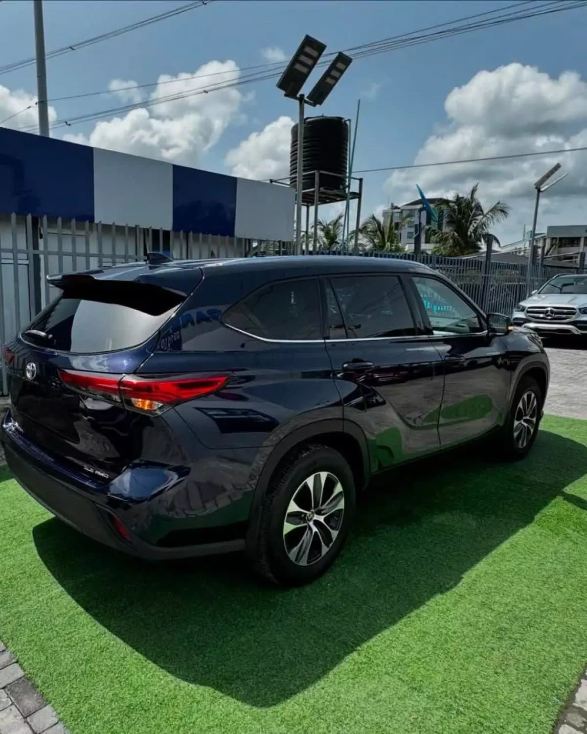 Toyota Highlander   - 2020