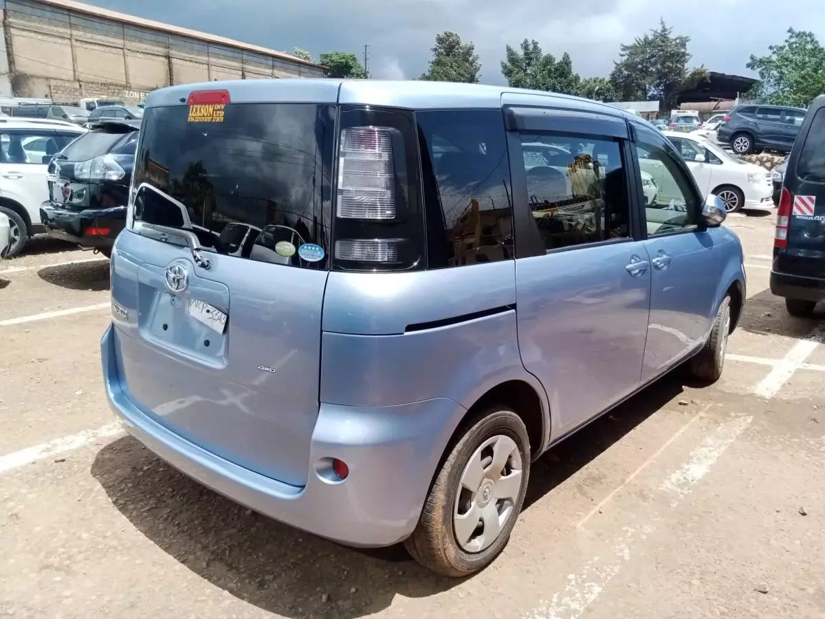 Toyota Sienta   - 2009