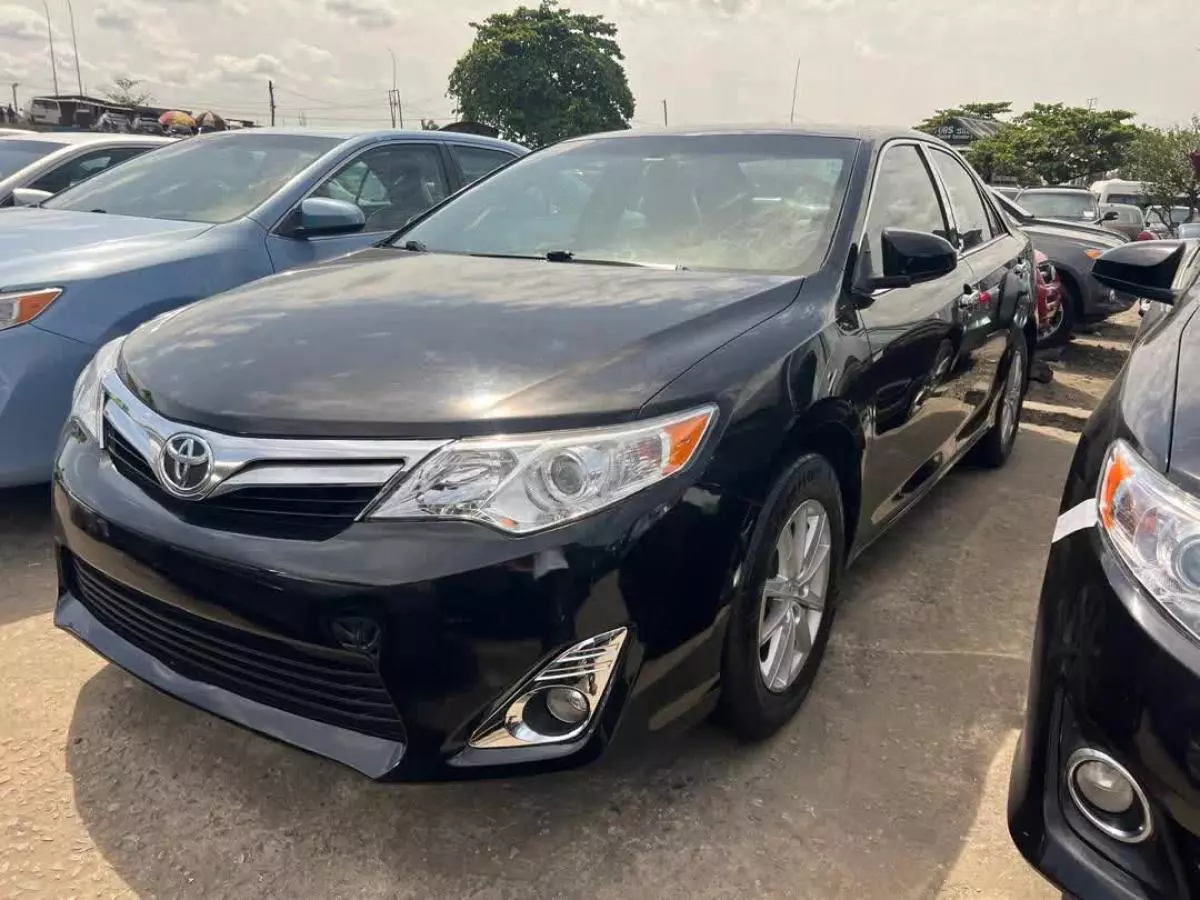 Toyota Camry   - 2012