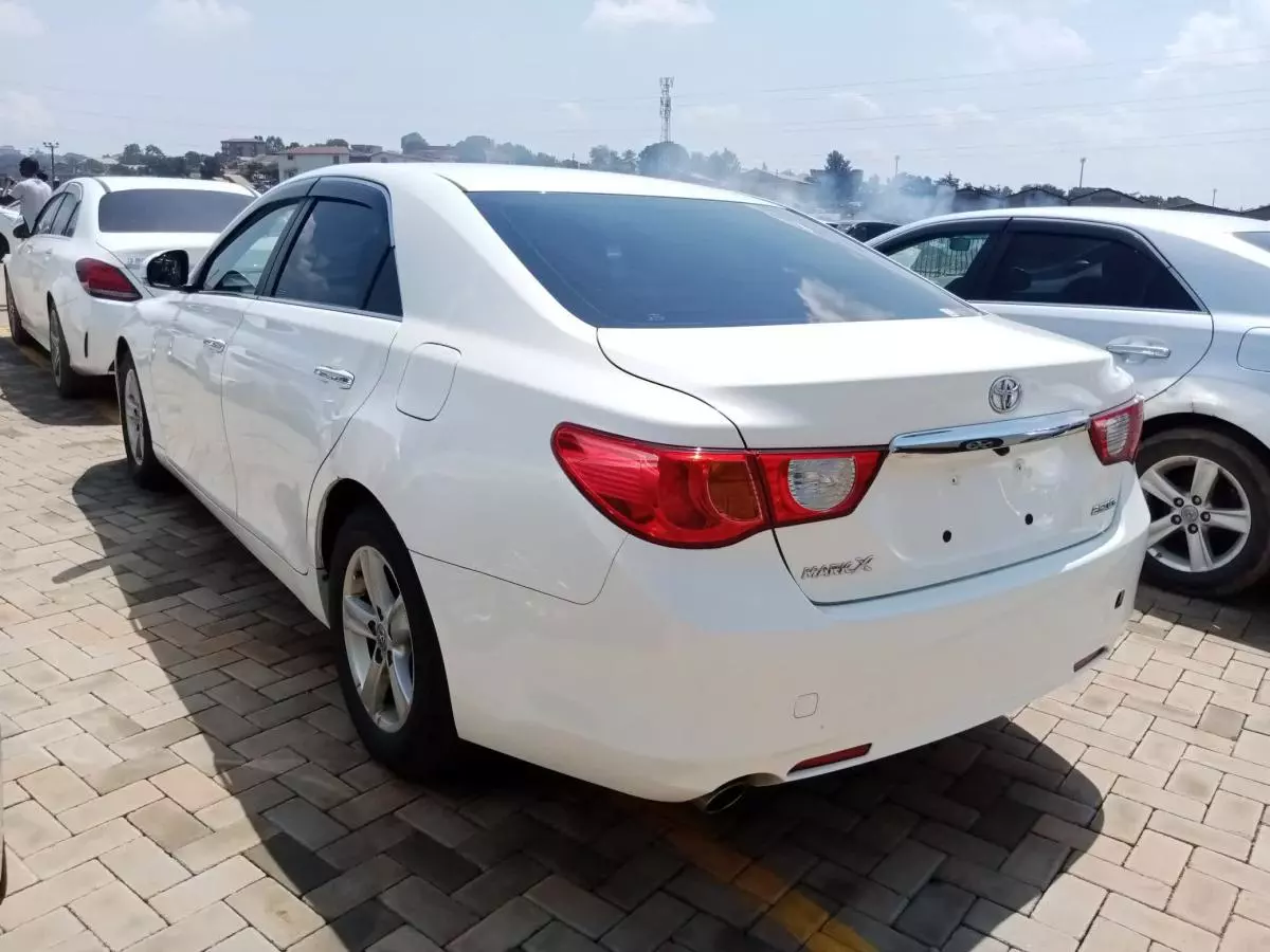 Toyota Mark X   - 2011