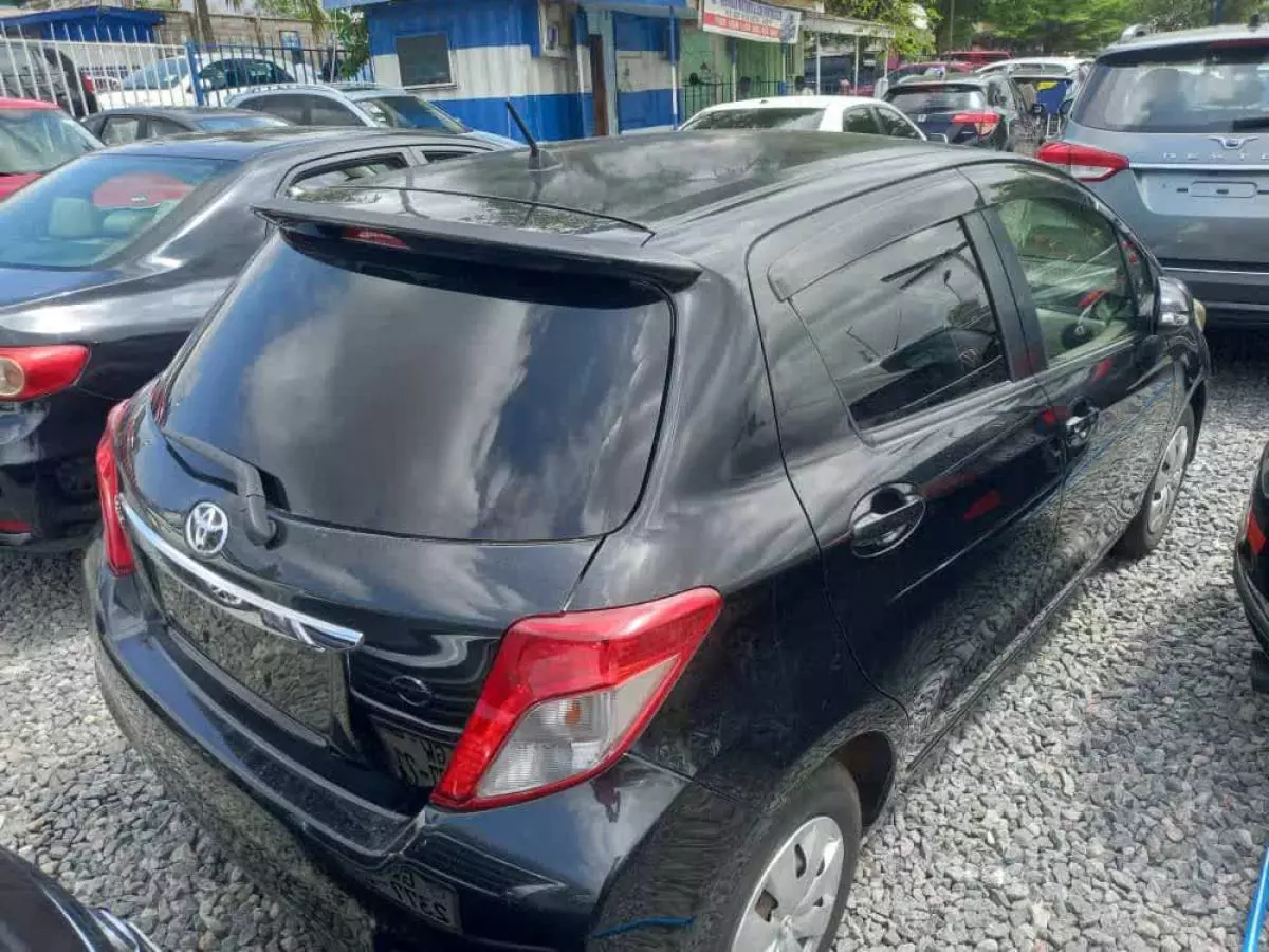 Toyota Vitz   - 2012