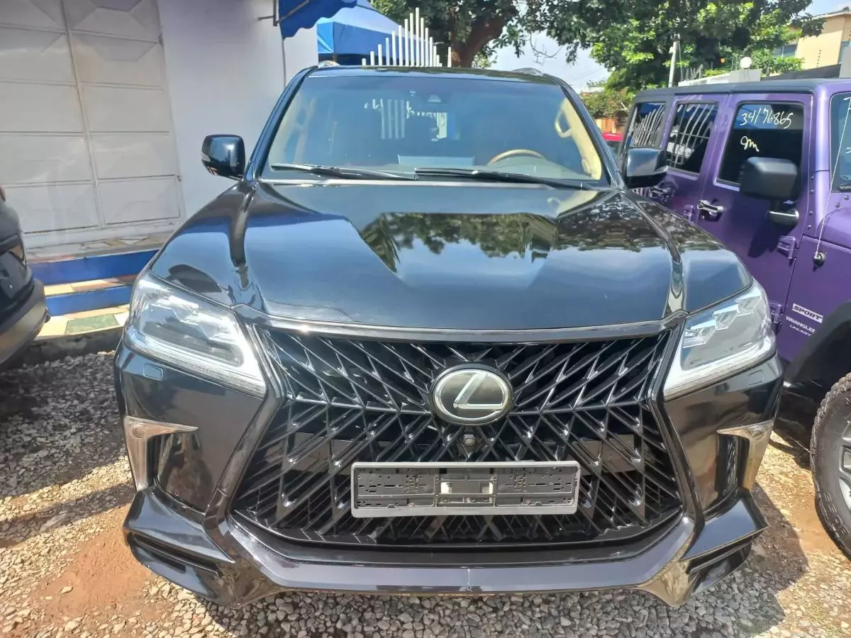 Lexus LX 570 - 2016