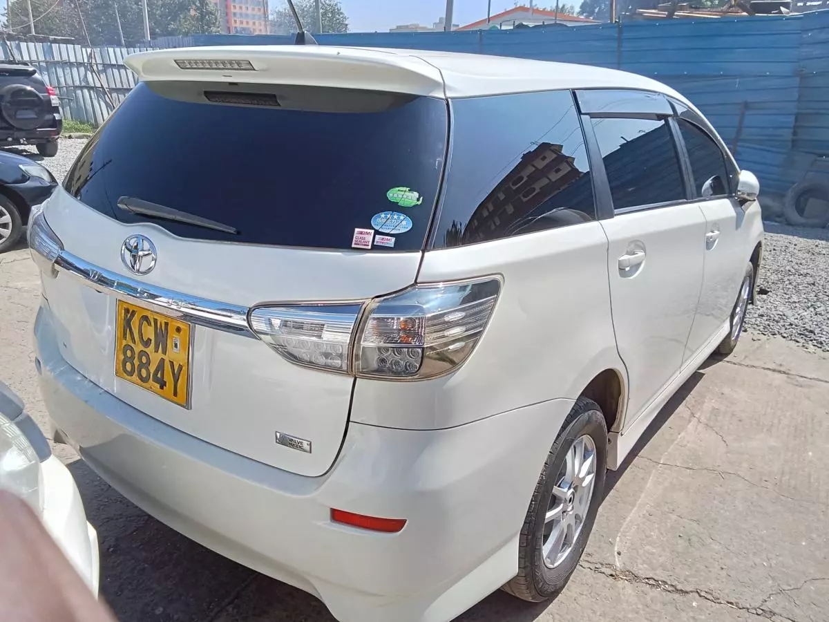 Toyota Wish   - 2013