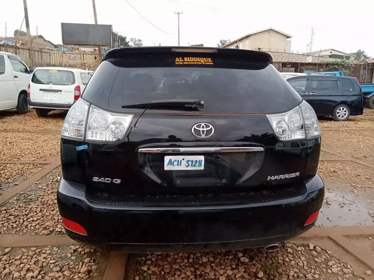 Toyota Harrier   - 2011