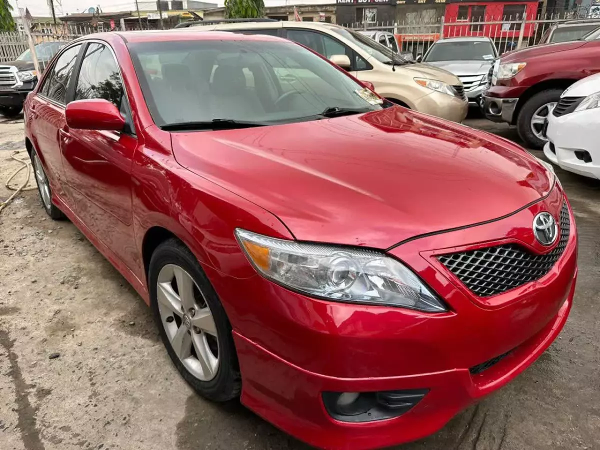 Toyota Camry - 2011