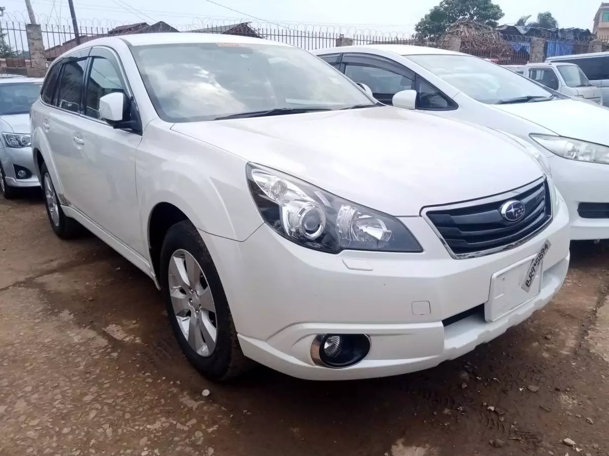 Subaru Outback   - 2011