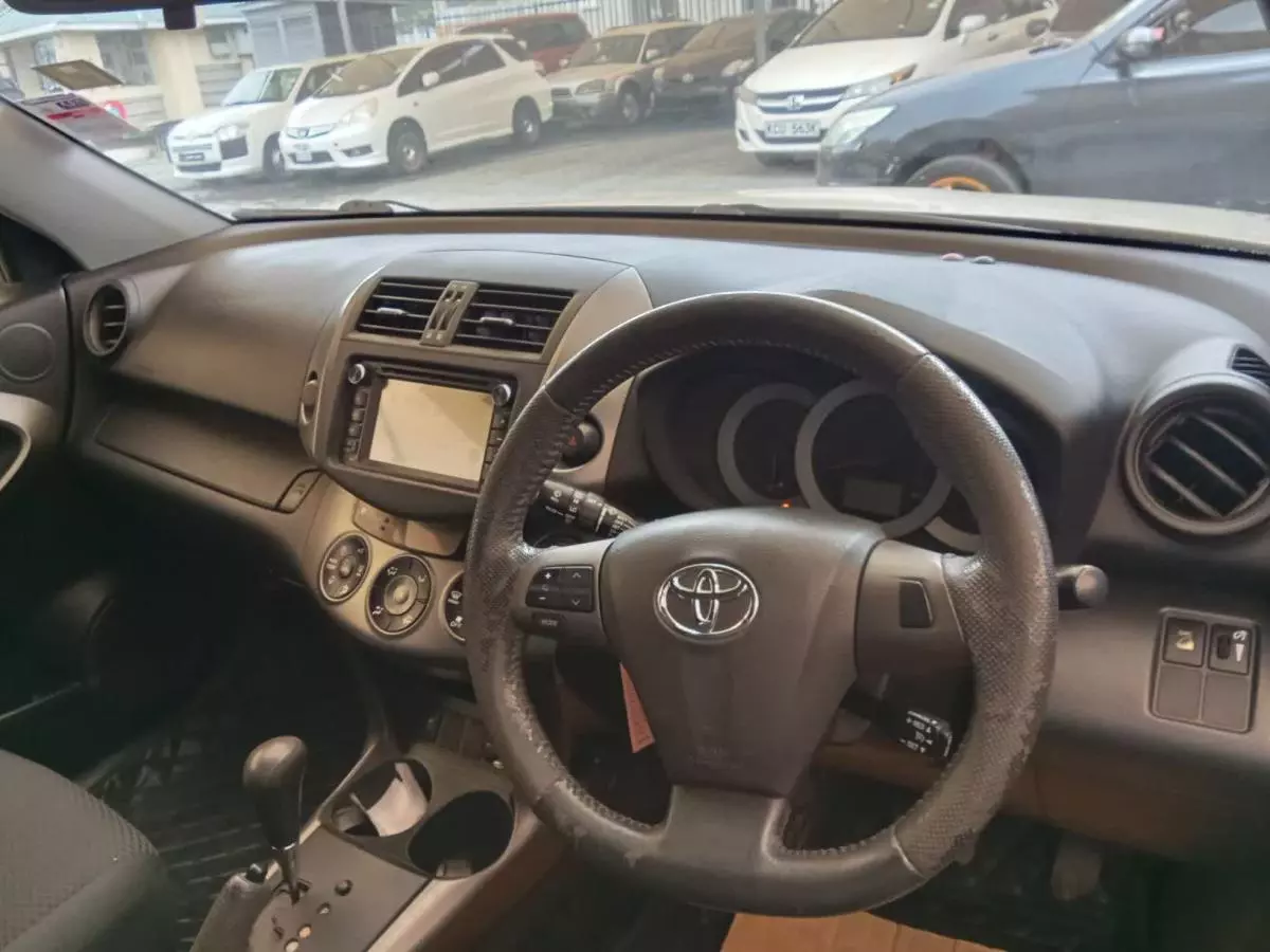 Toyota RAV 4   - 2013