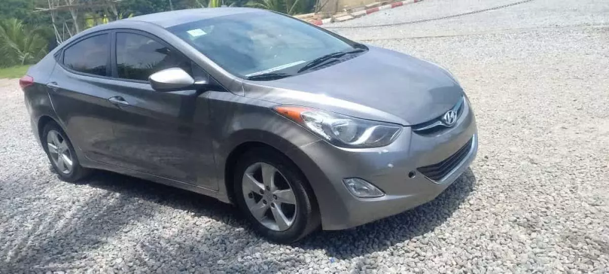 Hyundai Elantra   - 2013