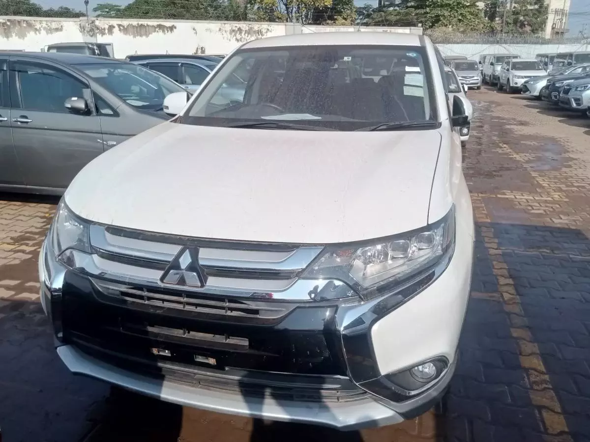 Mitsubishi OUTLANDER   - 2015