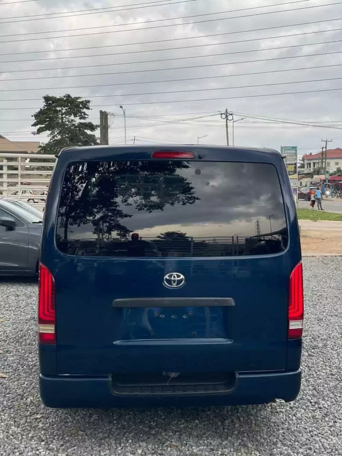 Toyota Hiace   - 2014