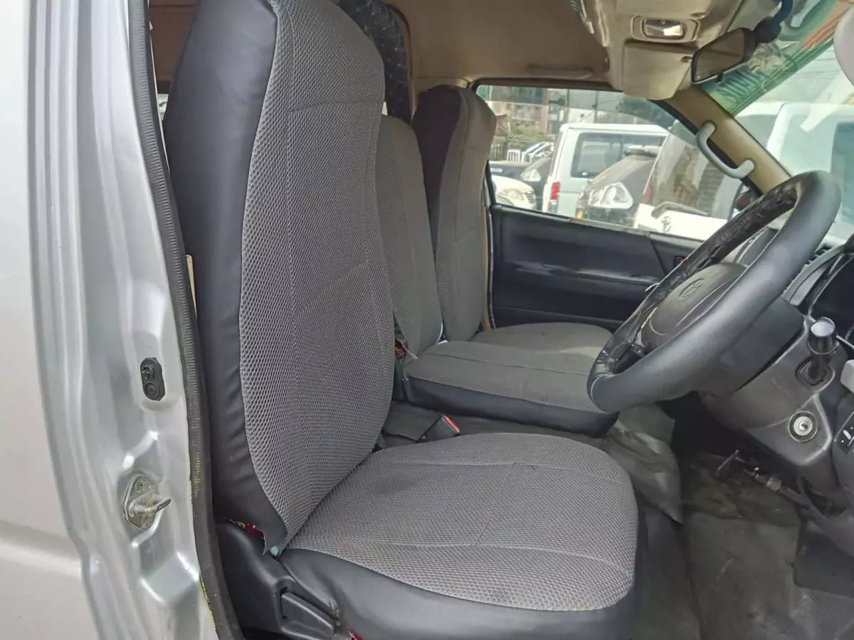 Toyota Hiace   - 2014