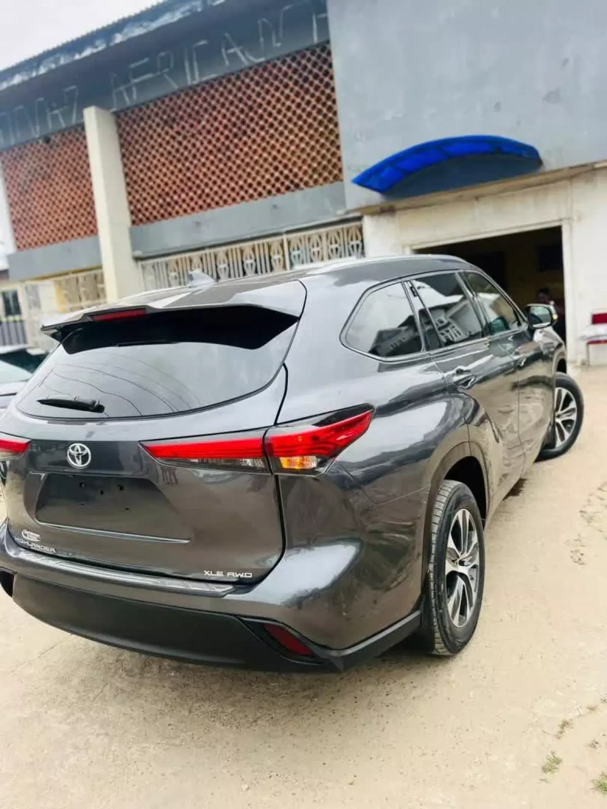 Toyota Highlander   - 2021