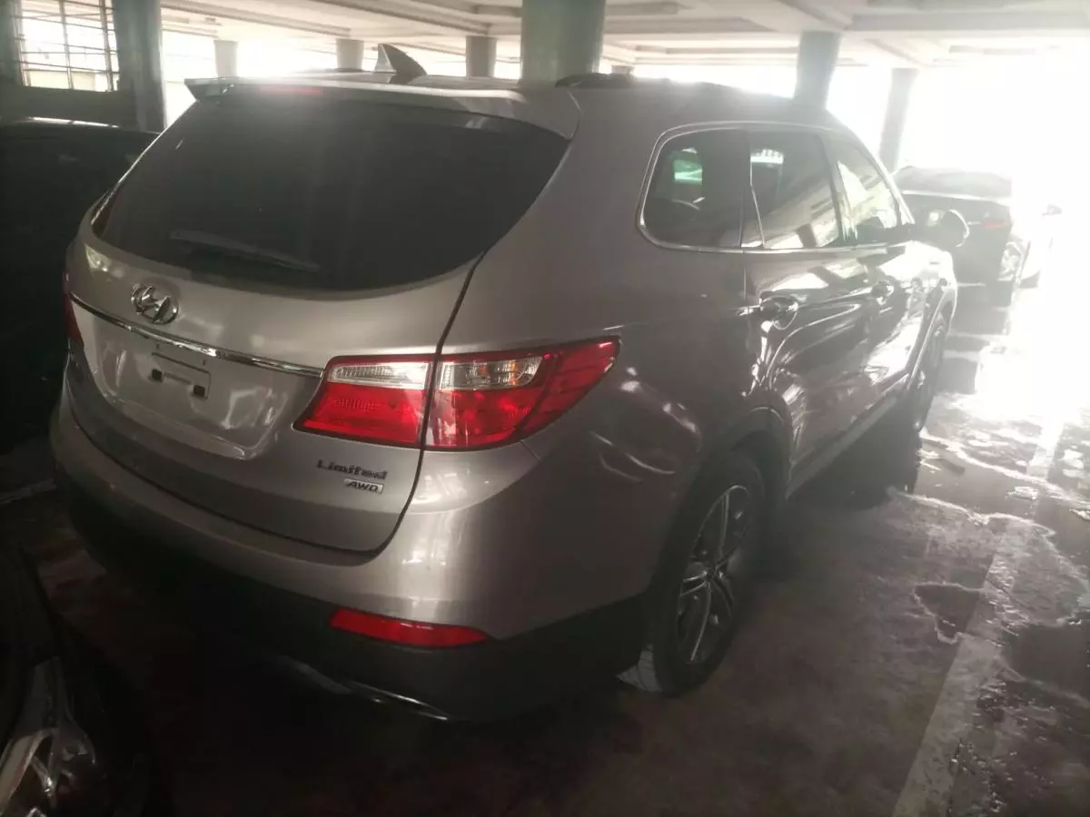 Hyundai Santa Fe   - 2013