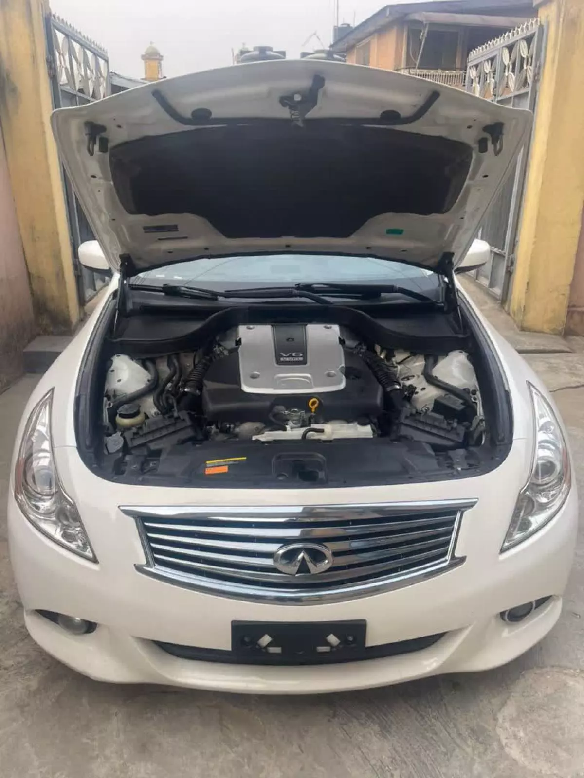 Infiniti G37 - 2012