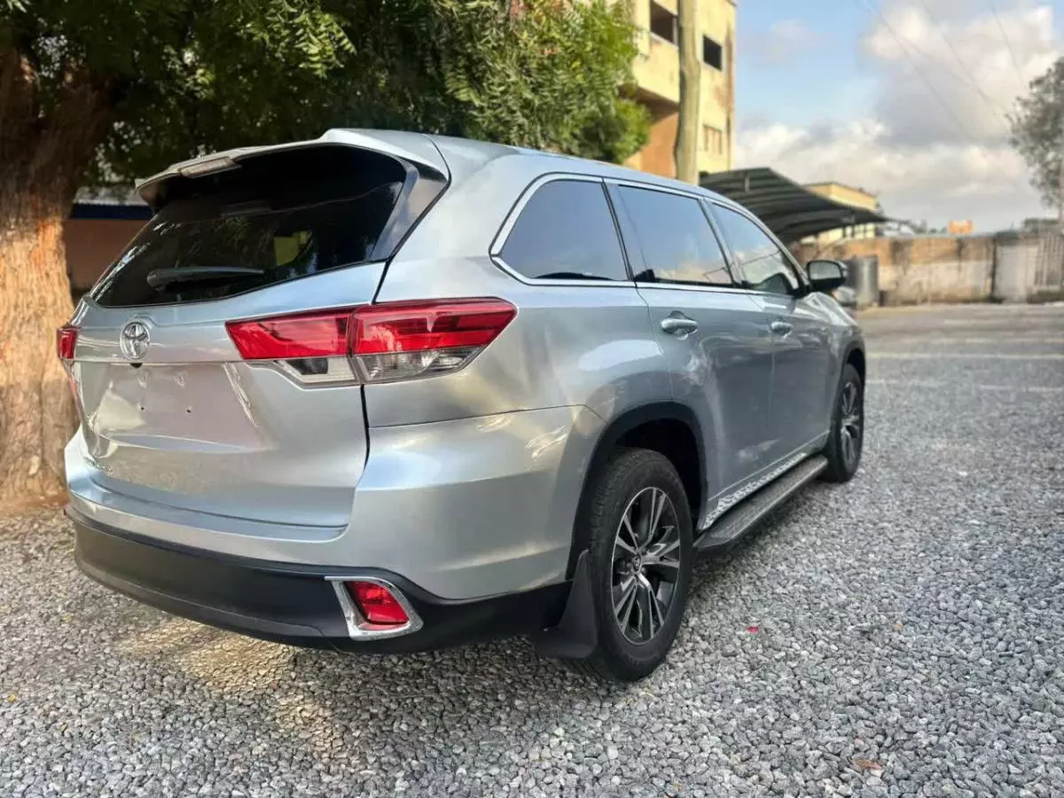 Toyota Highlander   - 2017