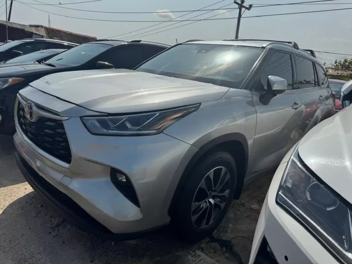 Toyota Highlander   - 2020