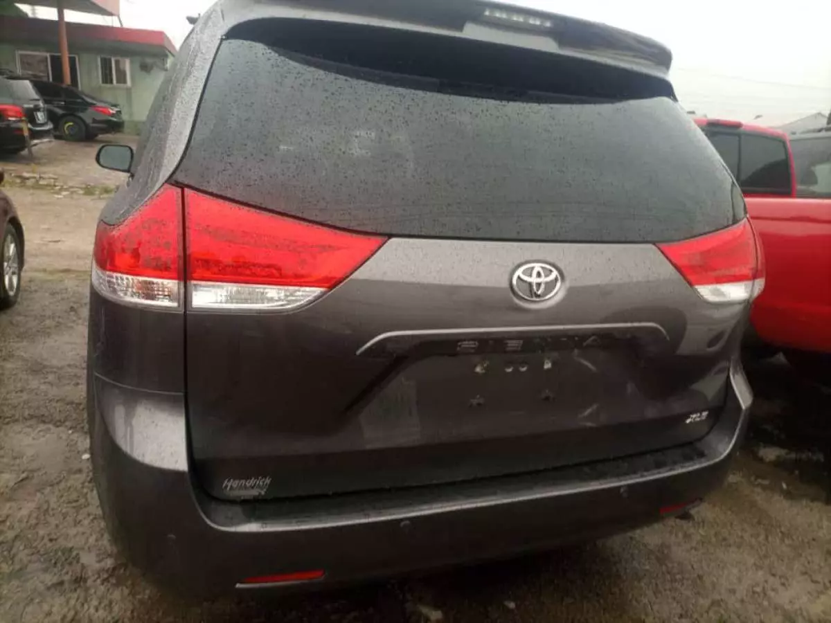 Toyota Sienna - 2014