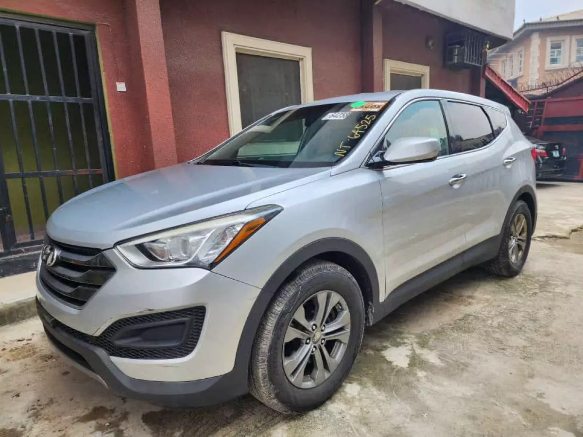 Hyundai Santa Fe   - 2015