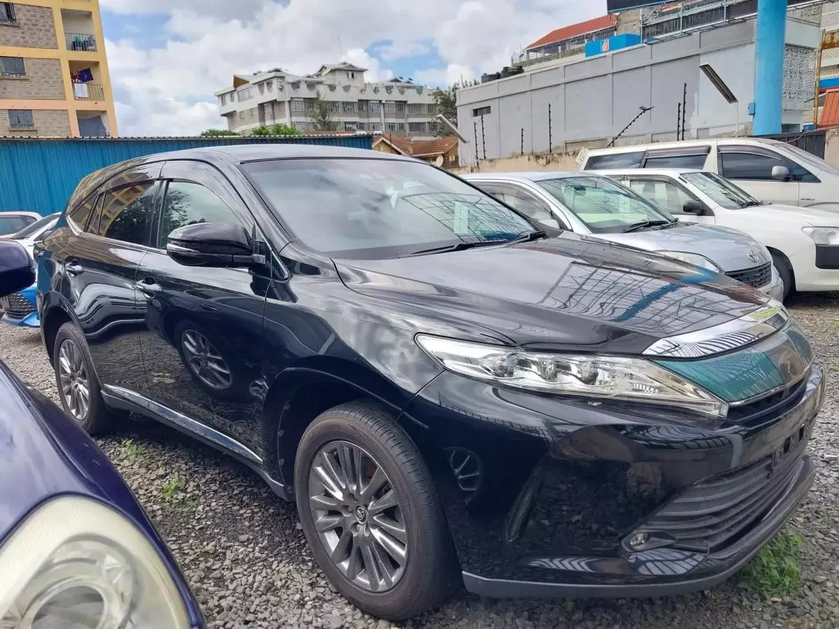 Toyota Harrier   - 2017