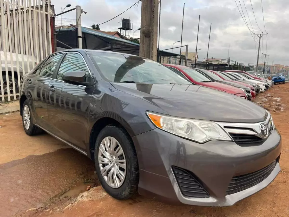 Toyota Camry   - 2014