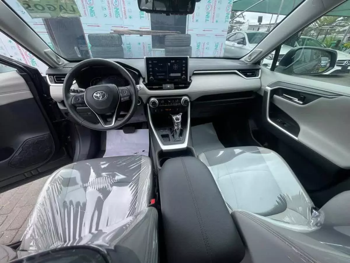 Toyota RAV 4   - 2019