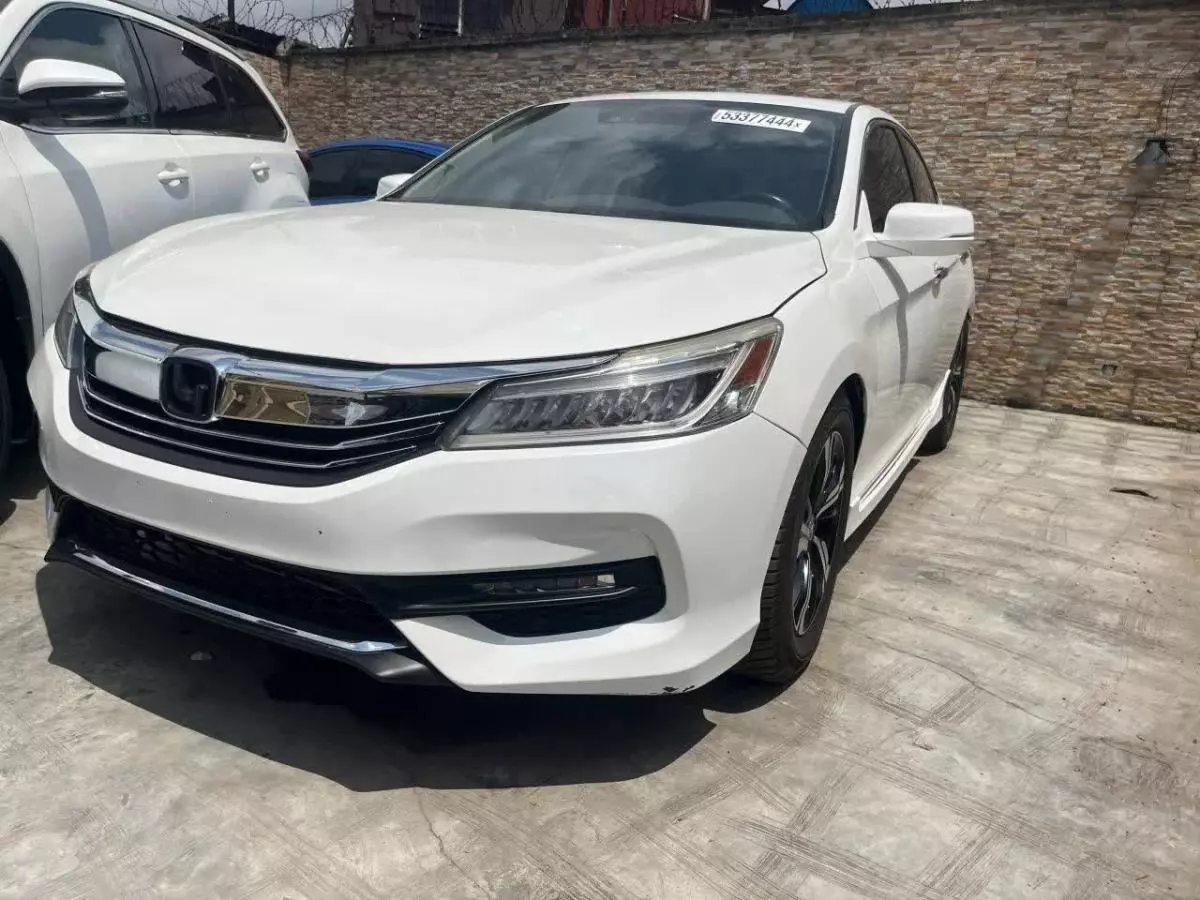 Honda Accord   - 2017