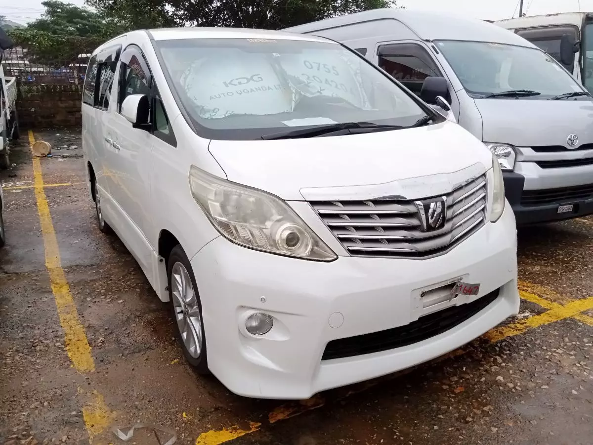 Toyota Alphard   - 2011