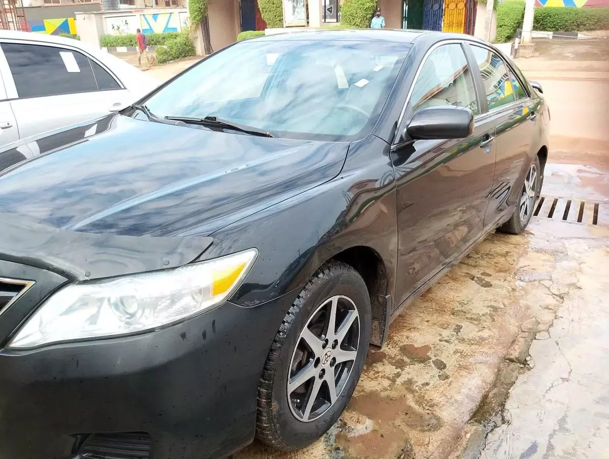 Toyota Camry   - 2010