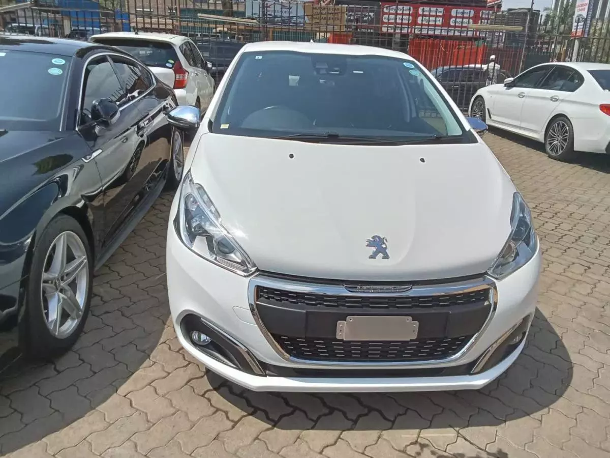 Peugeot 208   - 2017