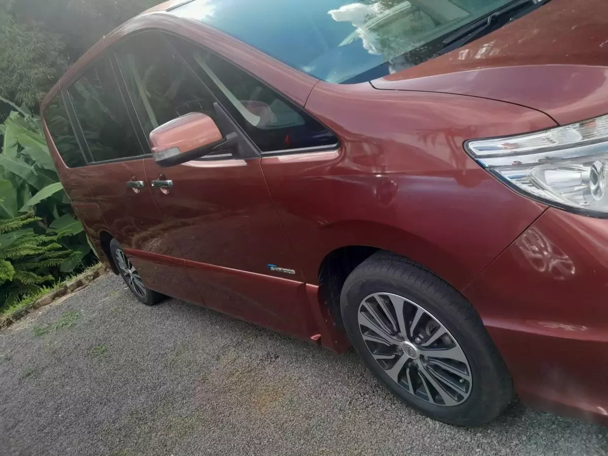 Nissan Serena   - 2016