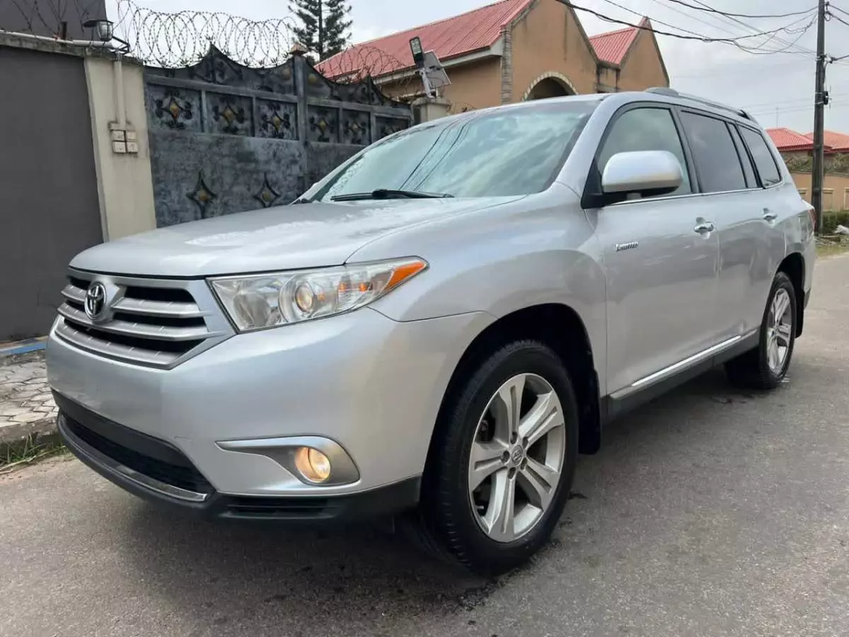 Toyota Highlander   - 2012