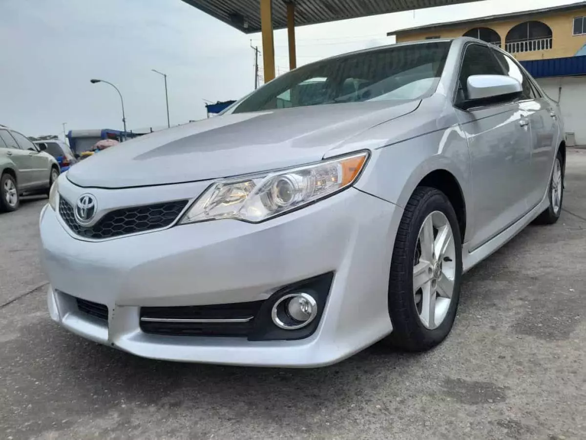 Toyota Camry   - 2012