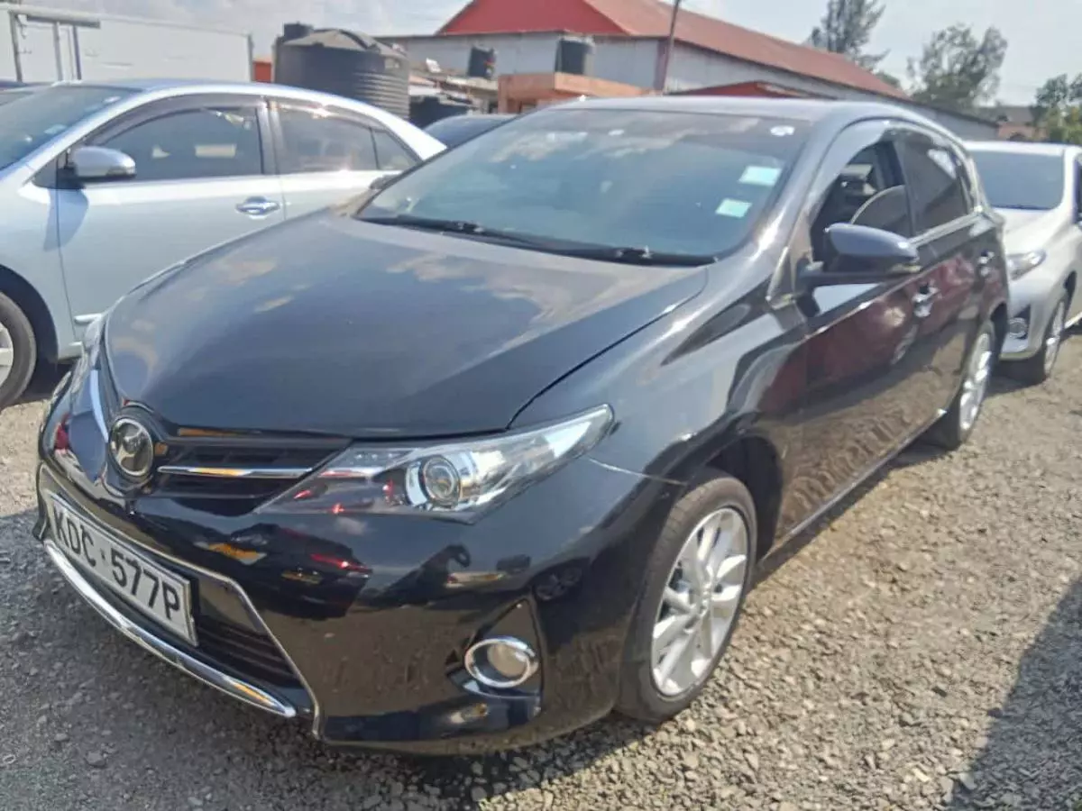 Toyota Auris   - 2014