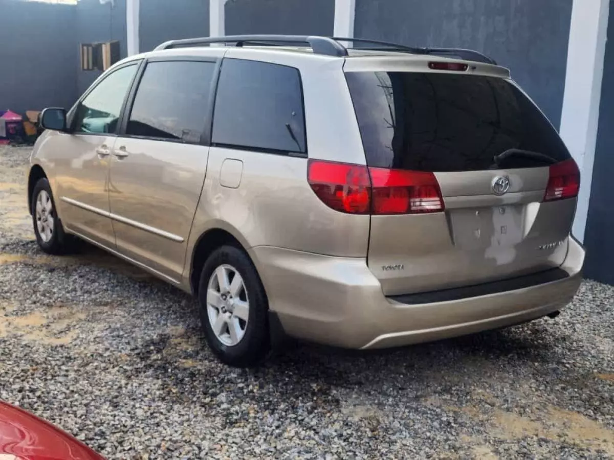 Toyota Sienna   - 2003