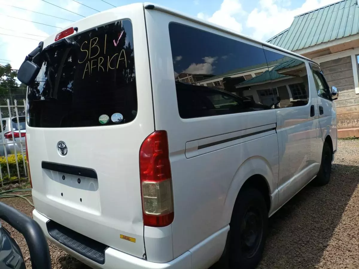 Toyota Hiace - 2015