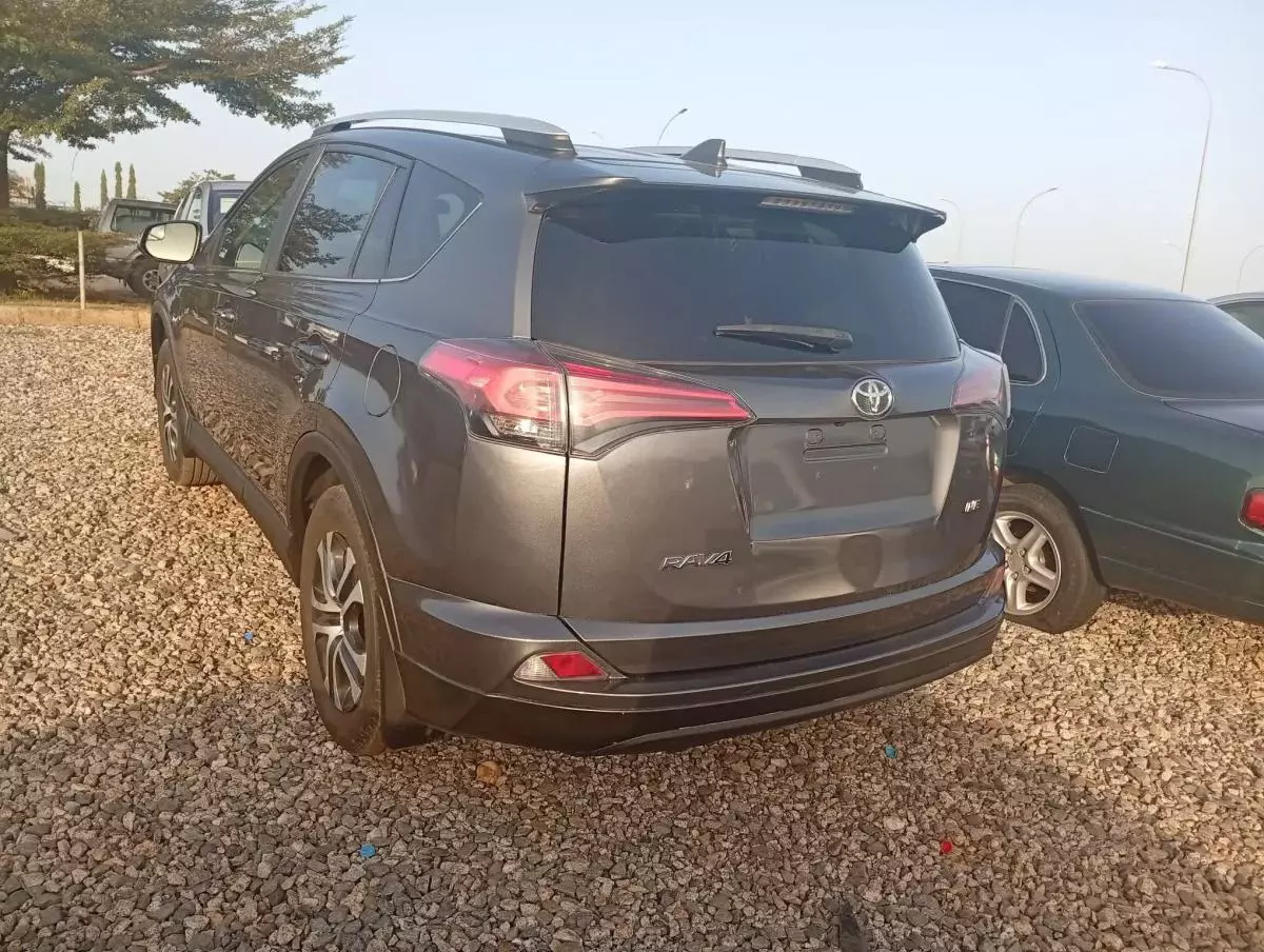 Toyota RAV 4   - 2016