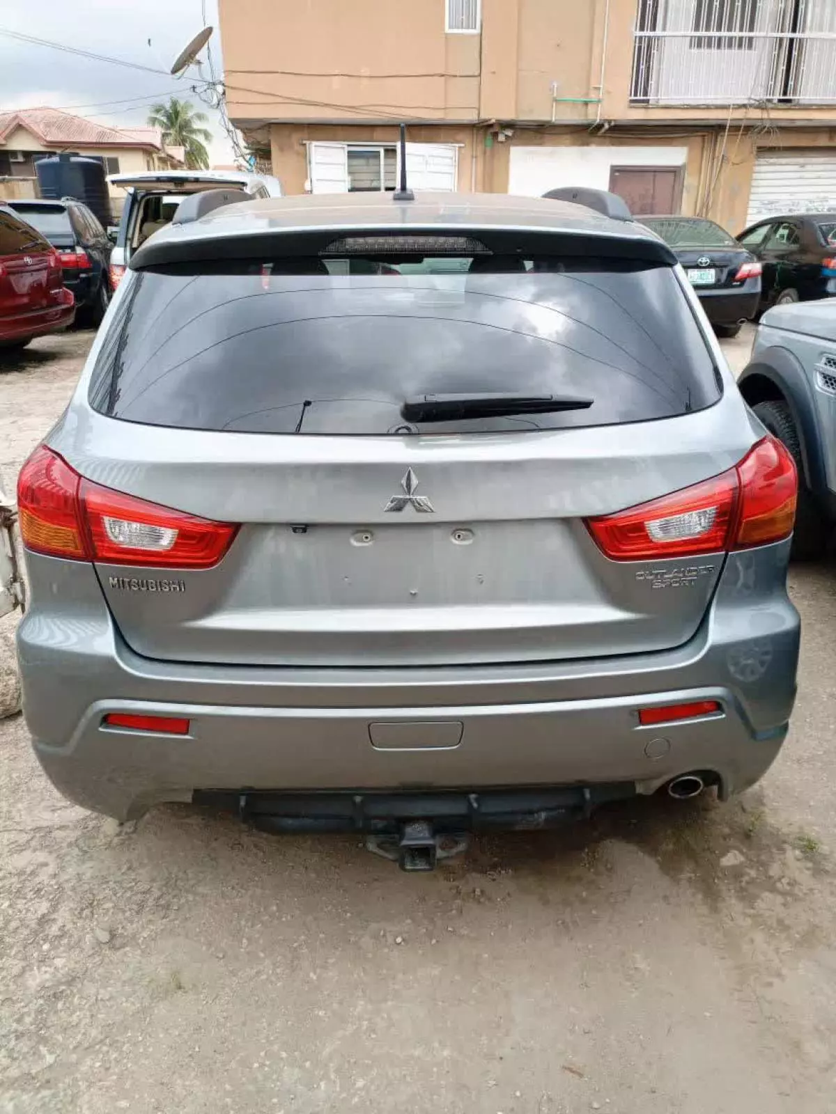 Mitsubishi OUTLANDER - 2012