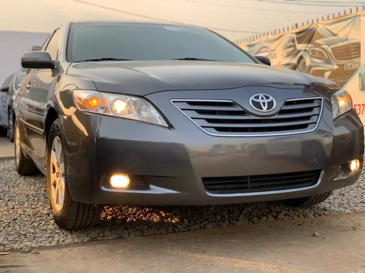 Toyota Camry - 2009
