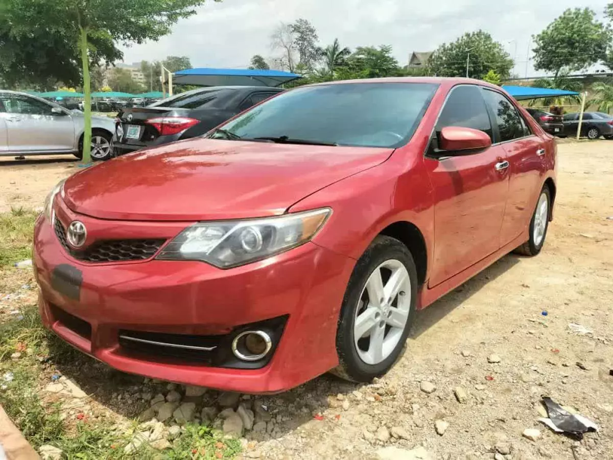Toyota Camry - 2012