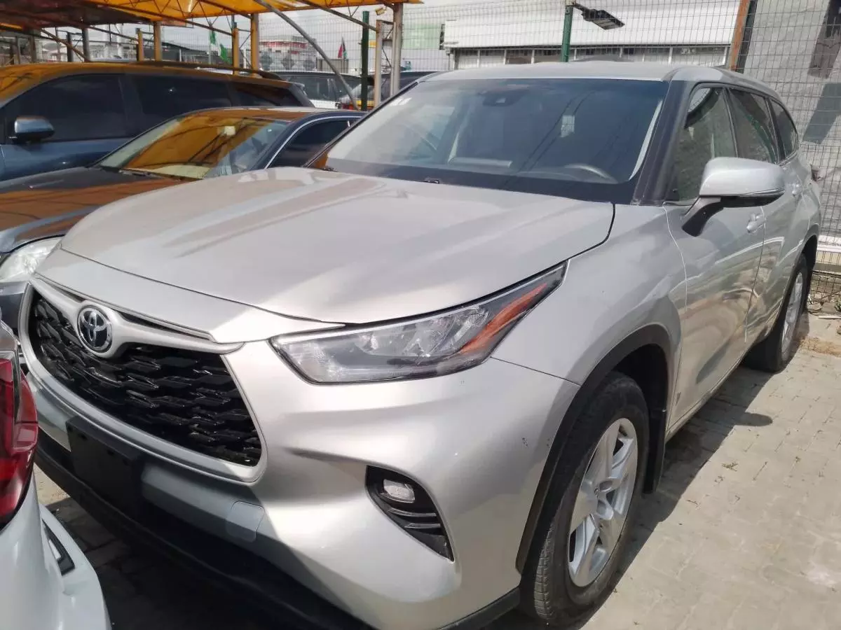 Toyota Highlander   - 2021