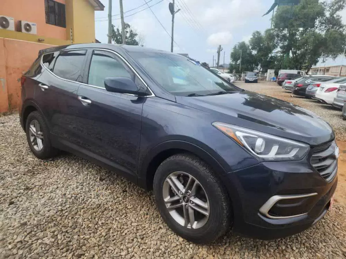 Hyundai Santa Fe   - 2017