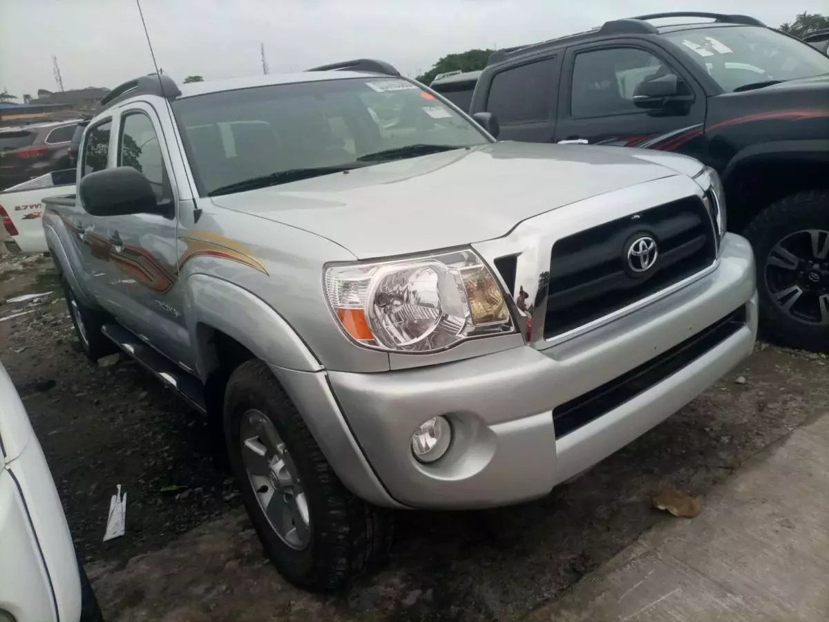 Toyota Tacoma   - 2008