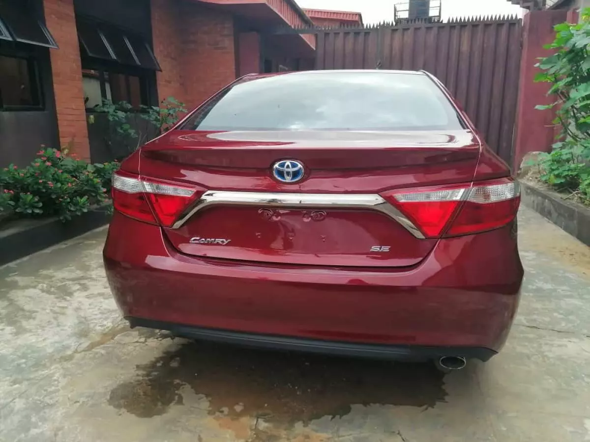 Toyota Camry   - 2016