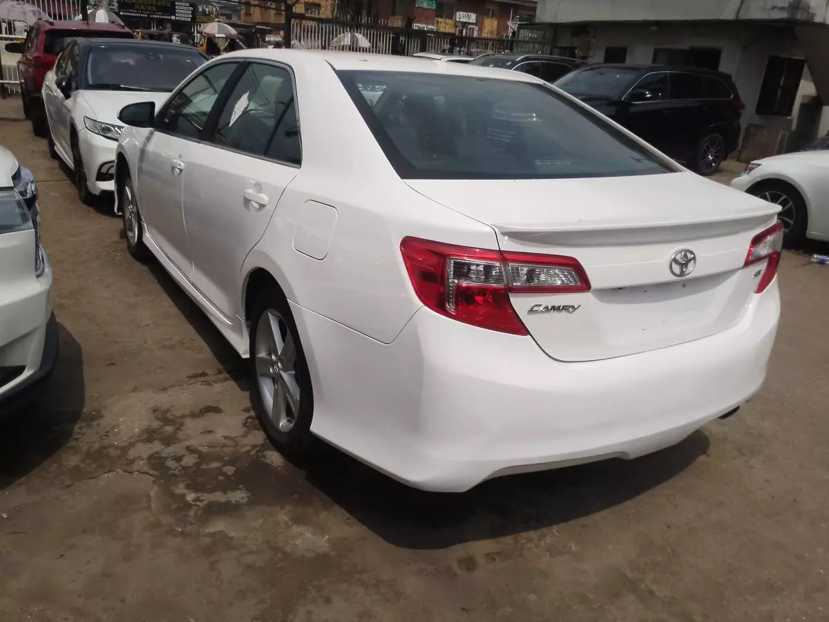 Toyota Camry   - 2013