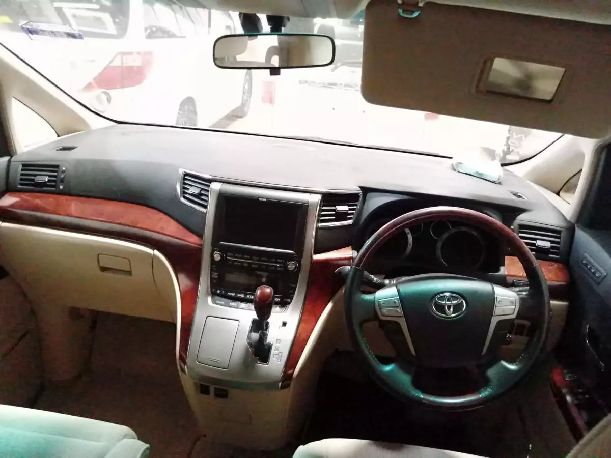 Toyota Alphard   - 2009