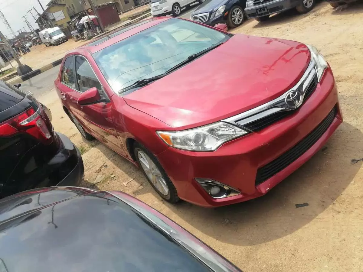 Toyota Camry   - 2014