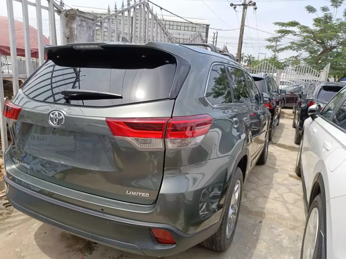 Toyota Highlander   - 2014